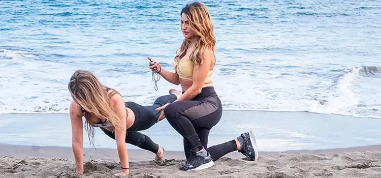 A female personal trainer providing training to her client