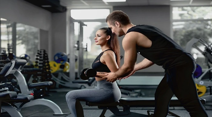 What is the difference between a gym instructor and a personal trainer