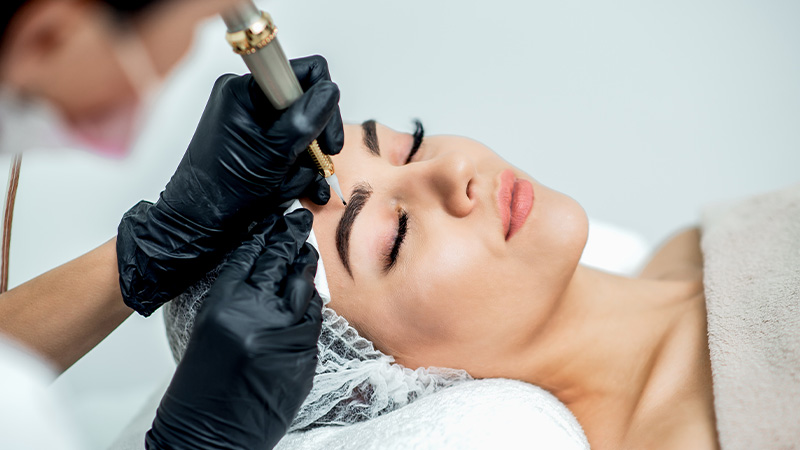 As a permanent makeup artist, you can set up your own business and provide services to your clients travelling around the world. Amazing, right? Not only this, you can be financially solvent too! A successful artist is capable of earning a 5 to 6 figure salary! So, if you have been thinking of this career lately, keep no doubts and set out to bring your dreams into reality!